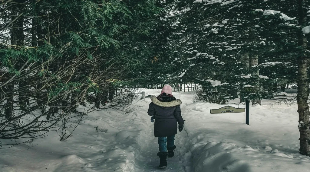 winter in Canada shaping outdoor routine and seasonal atmosphere