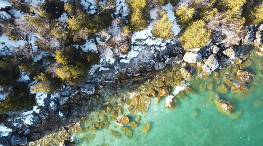 natural landscapes in Canada featuring freshwater lakes and forest