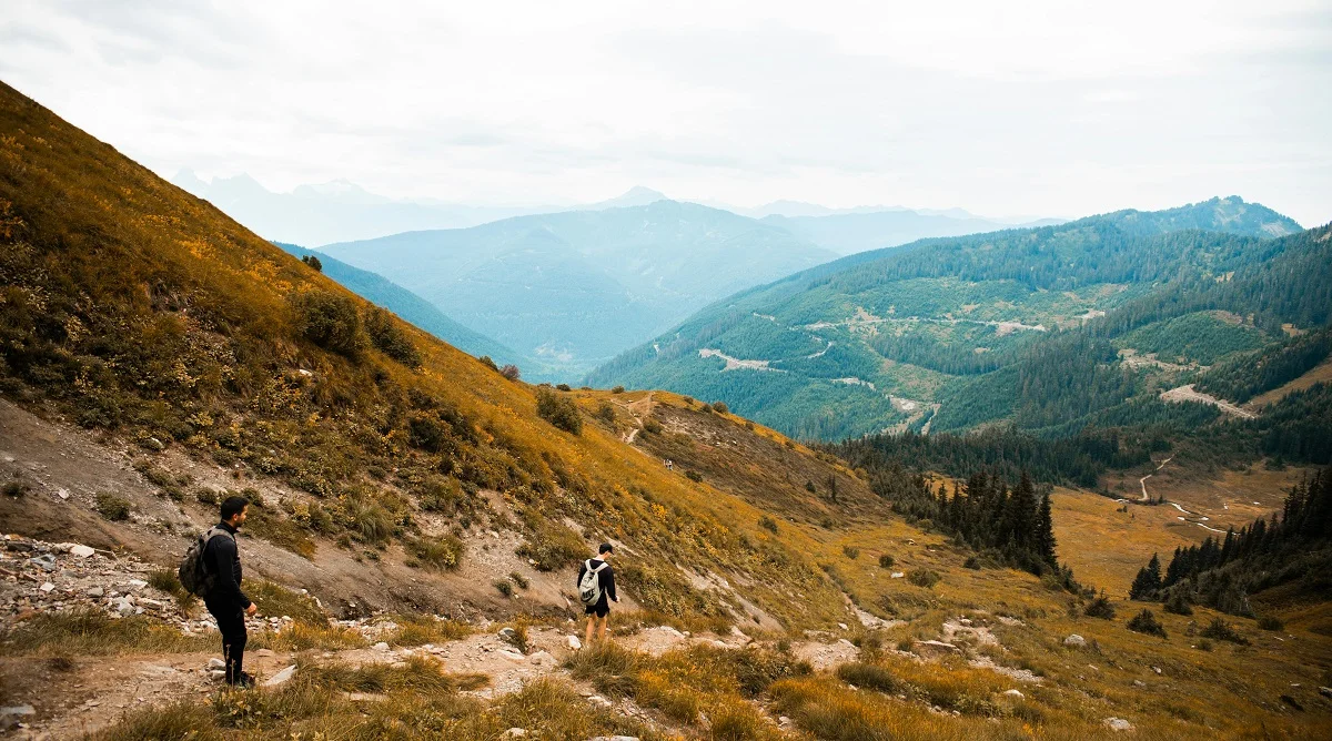 outdoor day trip in Canada on a scenic hiking trail