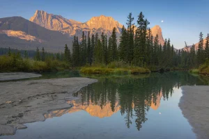 right time of day for an outdoor trip in Canada during quiet morning hours
