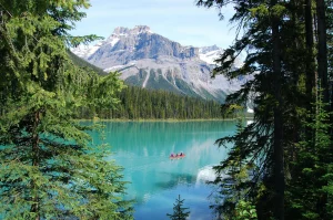 summer in Canada supporting scenic travel and outdoor movement