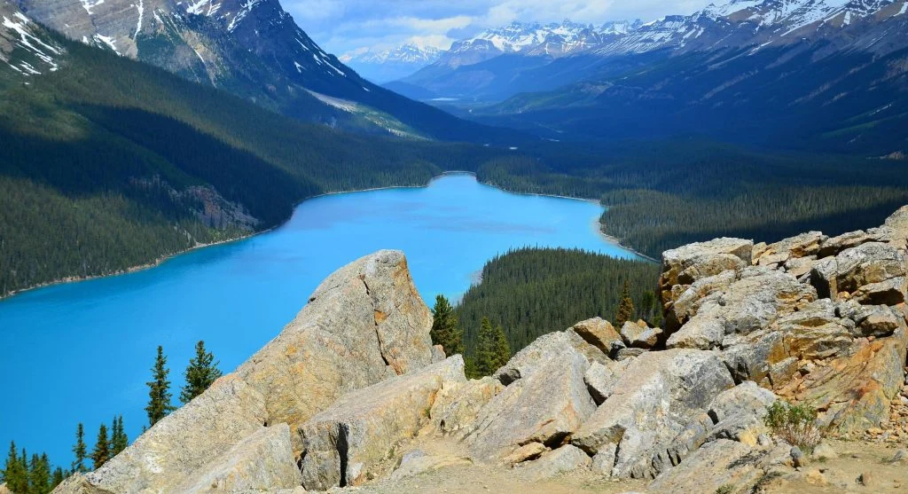 A short scenic trail in Canada with a peaceful path and rewarding natural views