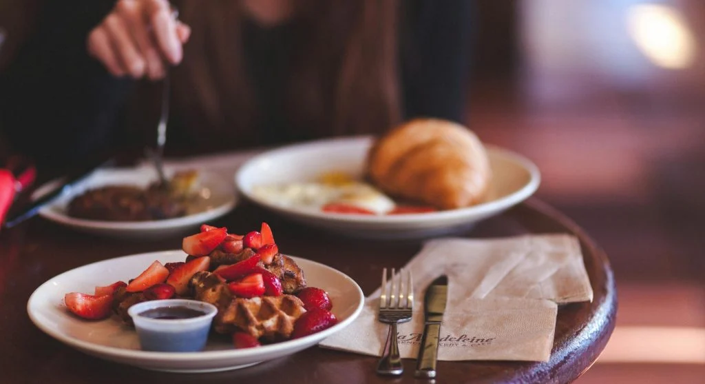 Cozy diner in Canada filled with people enjoying breakfast and socializing