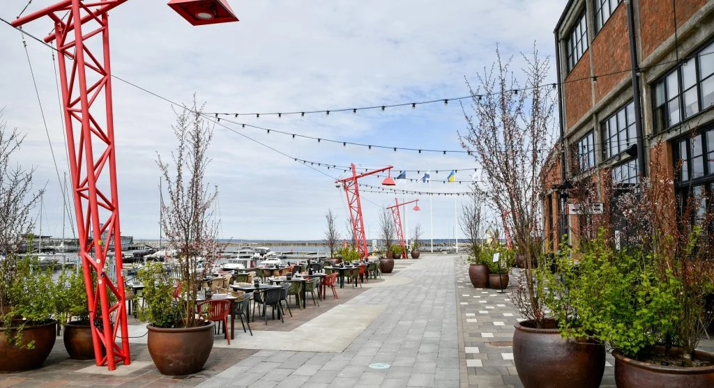 Waterfront restaurants in Canada with outdoor seating