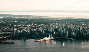 waterfront cities and inland cities in Canada with distinct inland urban structure