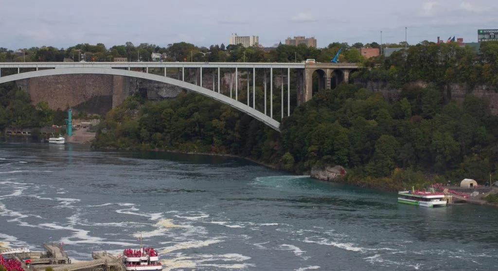 Canada border cities roads travel
