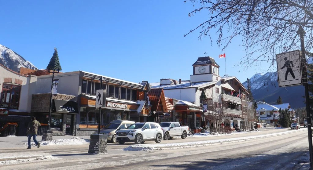 Canadian border cities local businesses